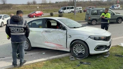 Samsun&rsquo;da otob&uuml;s ile otomobil kavşakta &ccedil;arpıştı: 9 yaralı

