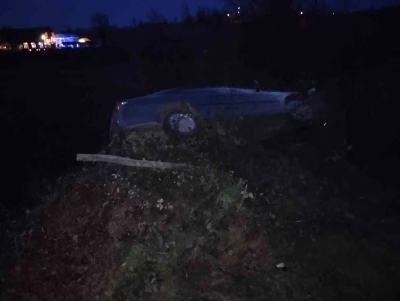 Samsun&rsquo;da otomobil şarampole yuvarlandı: 3 yaralı
