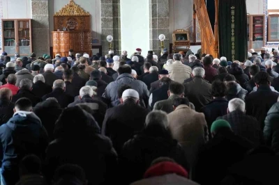 Samsun&rsquo;da "&ccedil;ifte bayram" coşkusu: Vatandaşlar camilere akın etti
