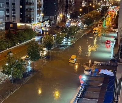 Samsun’da sağanak yağış: Atakum’da ev ve iş yerlerini su bastı
