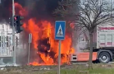 Samsun&rsquo;da seyir halindeki tırın kupası alevlere teslim oldu
