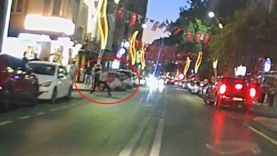 Samsun&rsquo;da taşkınlık yapan alkoll&uuml; şahsı tek yumrukla yere serdi: O anlar kamerada
