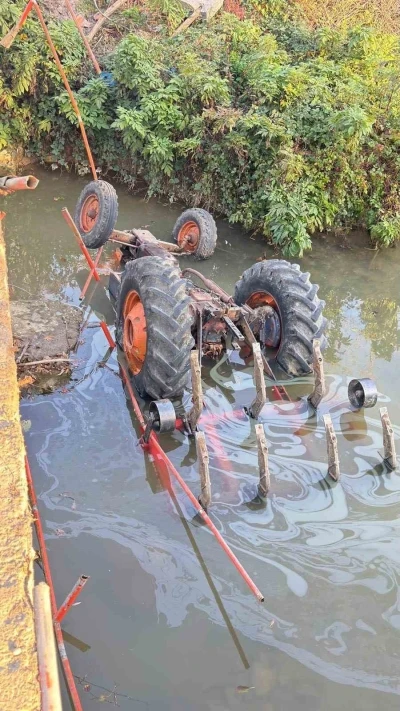 Samsun’da traktör sulama kanalına devrildi
