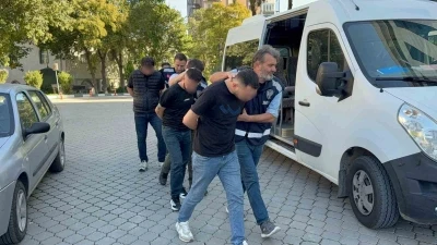 Samsun’da uyuşturucu ticaretinden gözaltına alınan 5 kişi adliyeye sevk edildi
