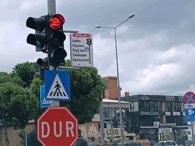 Samsun’un trafik lambaları ‘Özgür Filistin’ diye yanıyor
