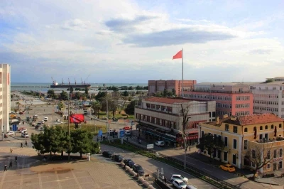 Samsun &uuml;retimde vites y&uuml;kseltiyor: G&ouml;zler hızlı tren ve &ccedil;evre yollarında
