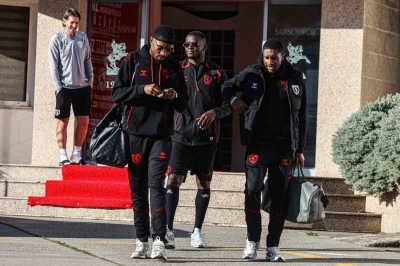 Samsunspor, S&uuml;per Kupa yarı finali i&ccedil;in Adana&rsquo;ya gitti
