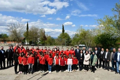 Samsunspor Voleybol Akademi&rsquo;den Vezirk&ouml;pr&uuml;&rsquo;de sosyal sorumluluk projesi
