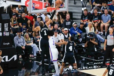 San Antonio Spurs, seriyi son ma&ccedil;a taşıdı
