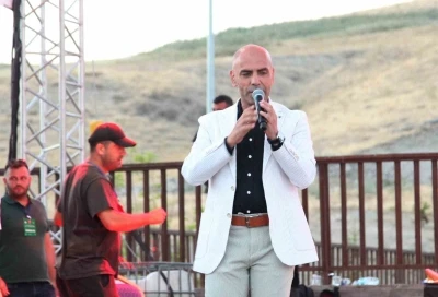 Sanatçı Gürhan Ötün’ün, Ahlat konseri büyük ilgi gördü
