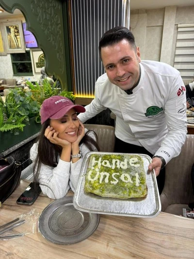 Sanatçı Hande Ünsal, Sakıp Usta’da Antep Lezzetlerine Hayran Kaldı