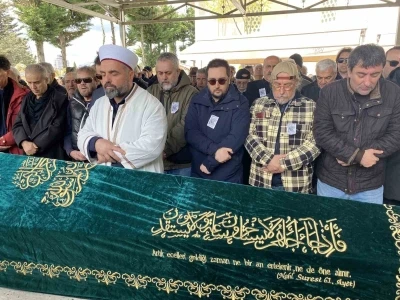Sanat&ccedil;ı T&uuml;lay &Ouml;zer son yolculuğuna uğurlandı
