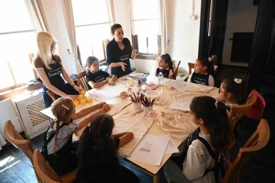 Sanatevi Yaz Okulu’nda &quot;Taş Devri Atölyesi&quot; düzenlendi
