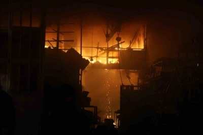 Sanayi Sitesi&rsquo;nde &ccedil;ıkan yangında 9 iş yeri zarar g&ouml;rd&uuml;
