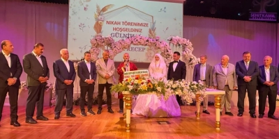Sanayici Surur Aydın ailesinin mutlu g&uuml;n&uuml;