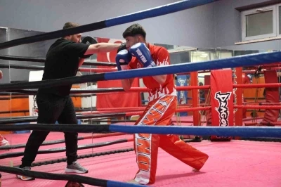 Sanayide kaportacı, ringde d&uuml;nya şampiyonu
