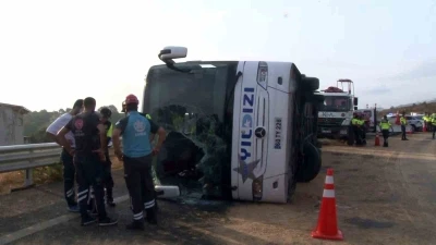 Sancaktepe’de 3 kişinin hayatını kaybettiği kaza sonrası yolcu otobüsü olay yerinden kaldırıldı
