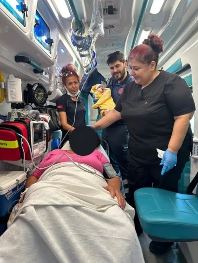 Sancıları başlayan anne hastaneye yetişemedi
