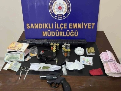 Sandıklı&rsquo;da uyusturu operasyonu: 1 kişi tutuklandı
