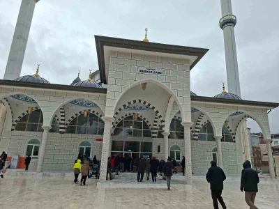 Sandıklı Merkez Cami ibadete a&ccedil;ıldı
