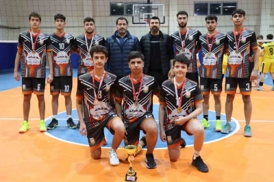 Şanlıurfa B&uuml;y&uuml;kşehir Belediyesi voleybolda il şampiyonu oldu
