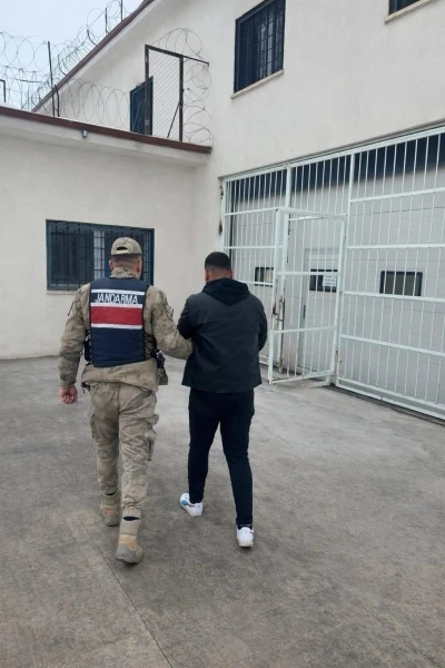 Şanlıurfa&rsquo;da 10 yıl hapis cezası bulunan firari yakalandı
