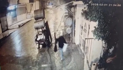 Şanlıurfa&rsquo;da 100 bin lirayı &ccedil;alan ş&uuml;pheli kameraya yansıdı
