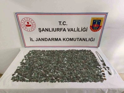 Şanlıurfa&rsquo;da 2 bin 644 adet g&uuml;m&uuml;ş ve bronz sikke ele ge&ccedil;ti
