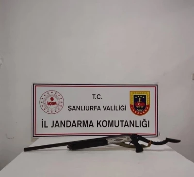 Şanlıurfa&rsquo;da 3 adet ruhsatsız silah ele ge&ccedil;irildi: 3 g&ouml;zaltı
