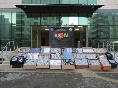 Şanlıurfa&rsquo;da 30 bin paket ka&ccedil;ak sigara ele ge&ccedil;irildi
