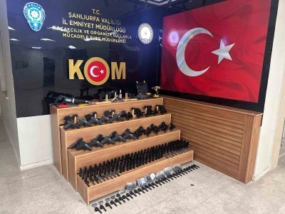 Şanlıurfa’da 37 tabanca ve çok sayıda silah parçası ele geçirildi
