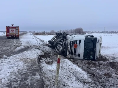 Şanlıurfa&rsquo;da asit y&uuml;kl&uuml; tanker devrildi: 1 yaralı
