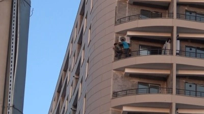Şanlıurfa’da binanın 8’inci katındaki tehlikeli çalışma yürekleri ağza getirdi