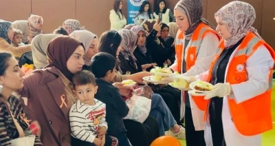 Şanlıurfa’da çiğköfteli ve halaylı ’Kadına şiddete hayır’ etkinliği
