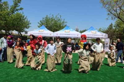 Şanlıurfa&rsquo;da &ccedil;ocuk şenliği renkli g&ouml;r&uuml;nt&uuml;lere sahne oldu