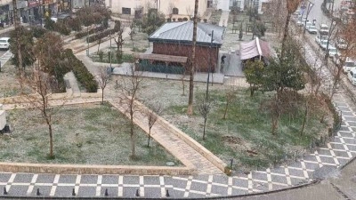 Şanlıurfa&rsquo;da dolu yağışı s&uuml;r&uuml;c&uuml;lere zor anlar yaşattı