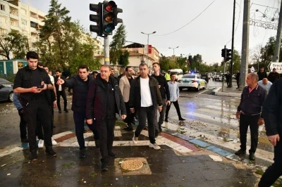 Şanlıurfa&rsquo;da fırtına felaketi: 1 &ouml;l&uuml;, 40 yaralı
