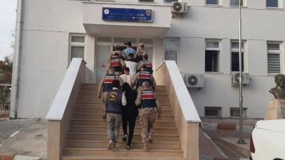 Şanlıurfa&rsquo;da g&ouml;&ccedil;men ka&ccedil;ak&ccedil;ılığı operasyonu: 18 organizat&ouml;r yakalandı
