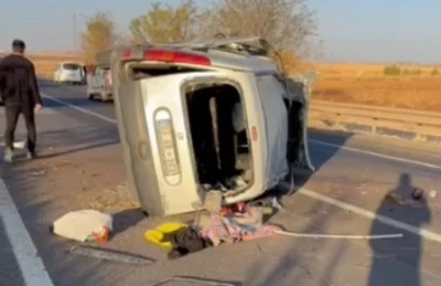 Şanlıurfa’da hafif ticari araç devrildi: 1 ölü, 3 yaralı
