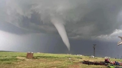 Şanlıurfa'da hortum paniği! Ev ve ahırlar yerle bir oldu: 11 yaralı var!