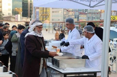 Şanlıurfa&rsquo;da iftar &ccedil;adırında ilk oru&ccedil;lar a&ccedil;ıldı