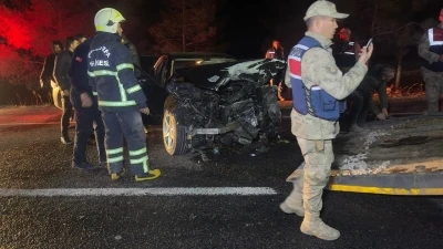 Şanlıurfa&rsquo;da iki ara&ccedil; kafa kafaya &ccedil;arpıştı: 7 yaralı
