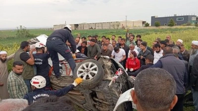 Şanlıurfa'da iki otomobil &ccedil;arpıştı: 2 &ouml;l&uuml;, 2 yaralı