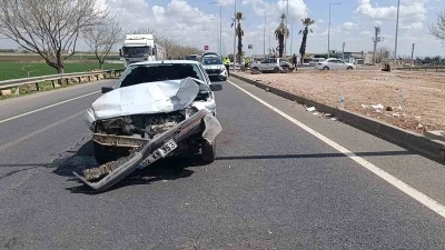 Şanlıurfa&rsquo;da iki otomobil &ccedil;arpıştı: 4 yaralı
