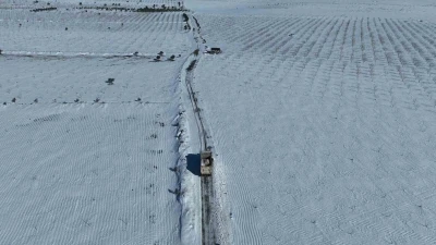Şanlıurfa&rsquo;da kapanan kırsal mahalle yolları iş makineleri ile a&ccedil;ılıyor
