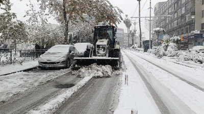 Şanlıurfa&rsquo;da karla m&uuml;cadele &ccedil;alışmaları s&uuml;r&uuml;yor
