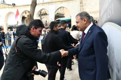Şanlıurfa&rsquo;da kent protokol&uuml; vatandaşlarla bayramlaştı
