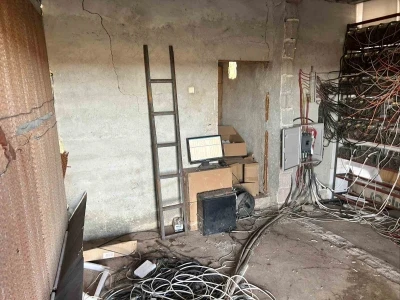 Şanlıurfa&rsquo;da kripto para &uuml;reten depoya baskın: 1 g&ouml;zaltı
