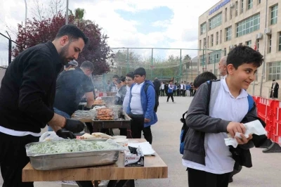 Şanlıurfa&rsquo;da &ouml;ğrencilere moral kebabı
