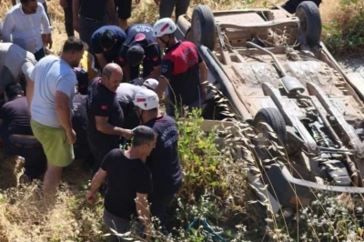 Şanlıurfa&rsquo;da otomobil şarampole devrildi: 1 &ouml;l&uuml;, 4 yaralı
